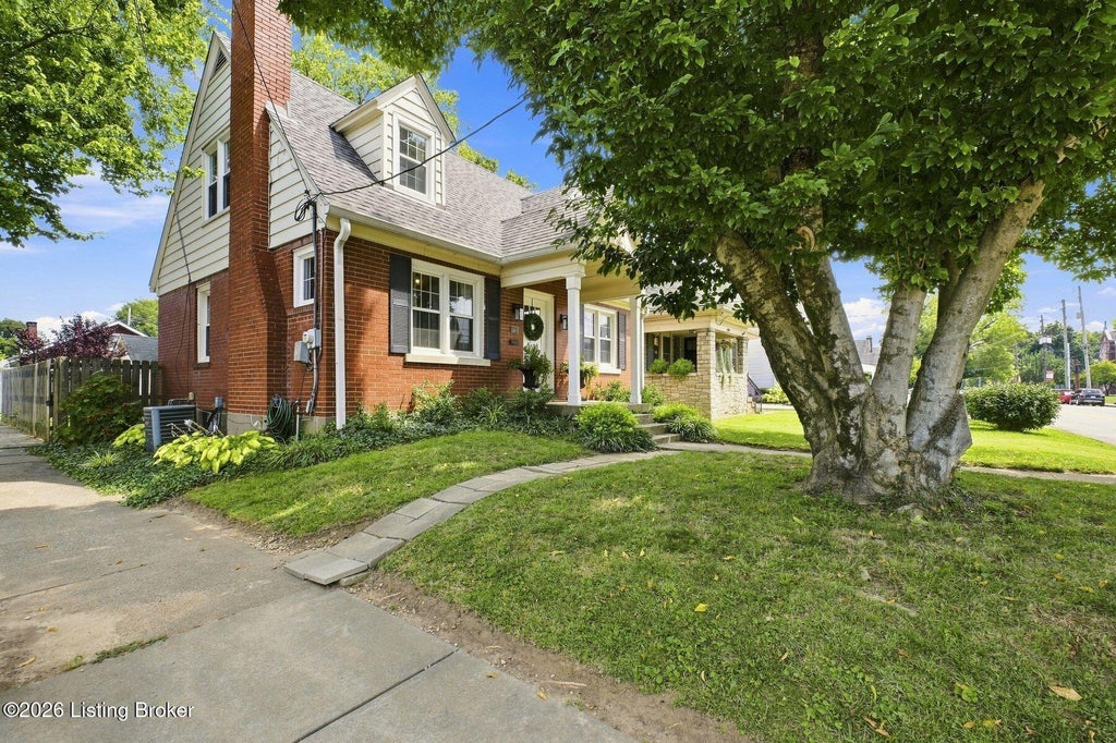 Photo of 301 Cannons Ln, Louisville, KY 40206 (MLS # 1727570)