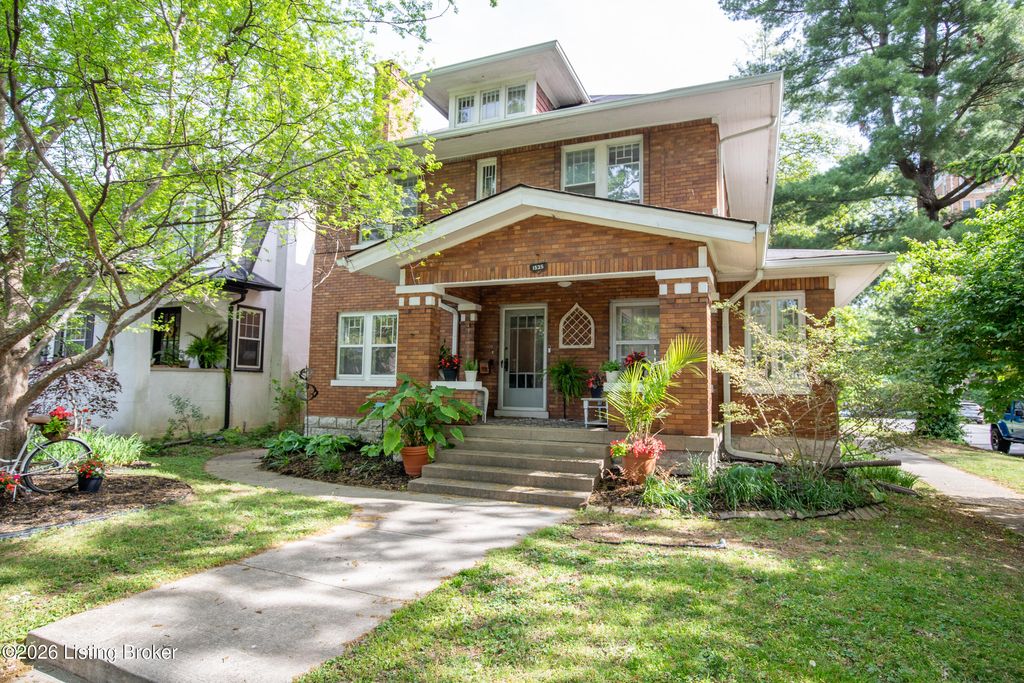 Photo of 1525 Edgewood Pl, Louisville, KY 40205 (MLS # 1715049)