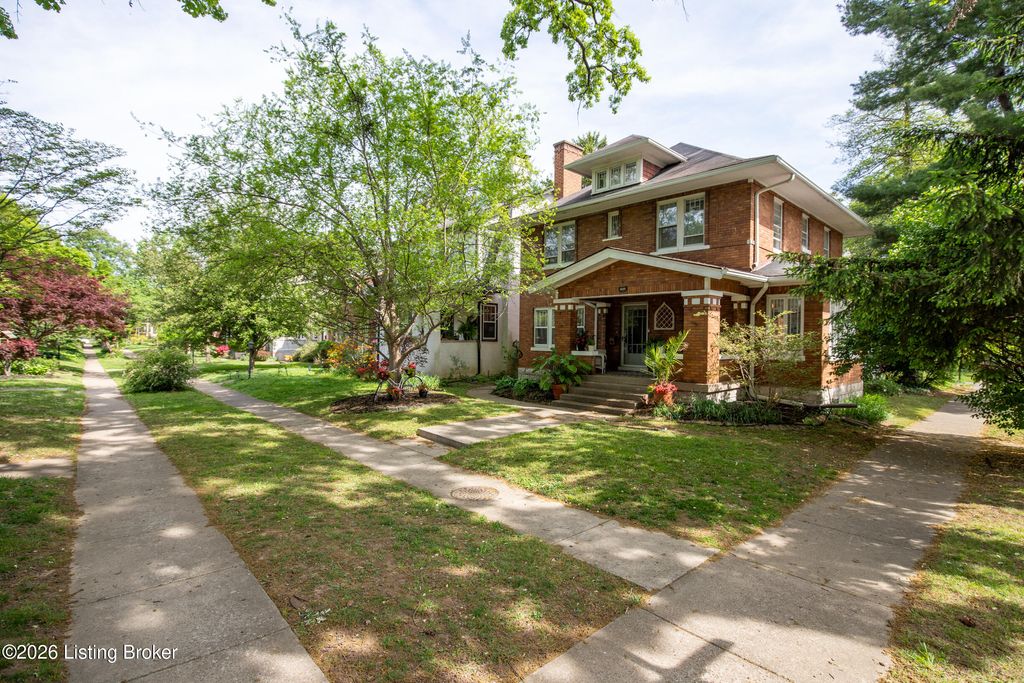 Photo of 1525 Edgewood Pl, Louisville, KY 40205 (MLS # 1715049)