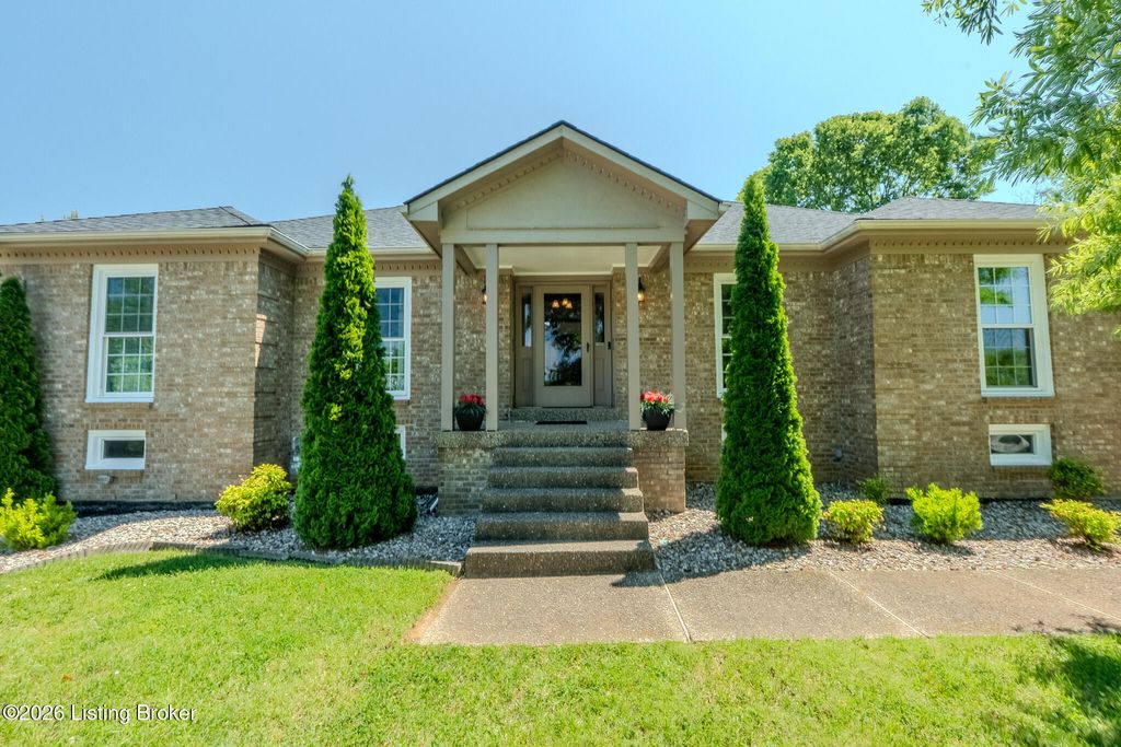 Photo of 105 Markleham Pl, Louisville, KY 40245 (MLS # 1717003)
