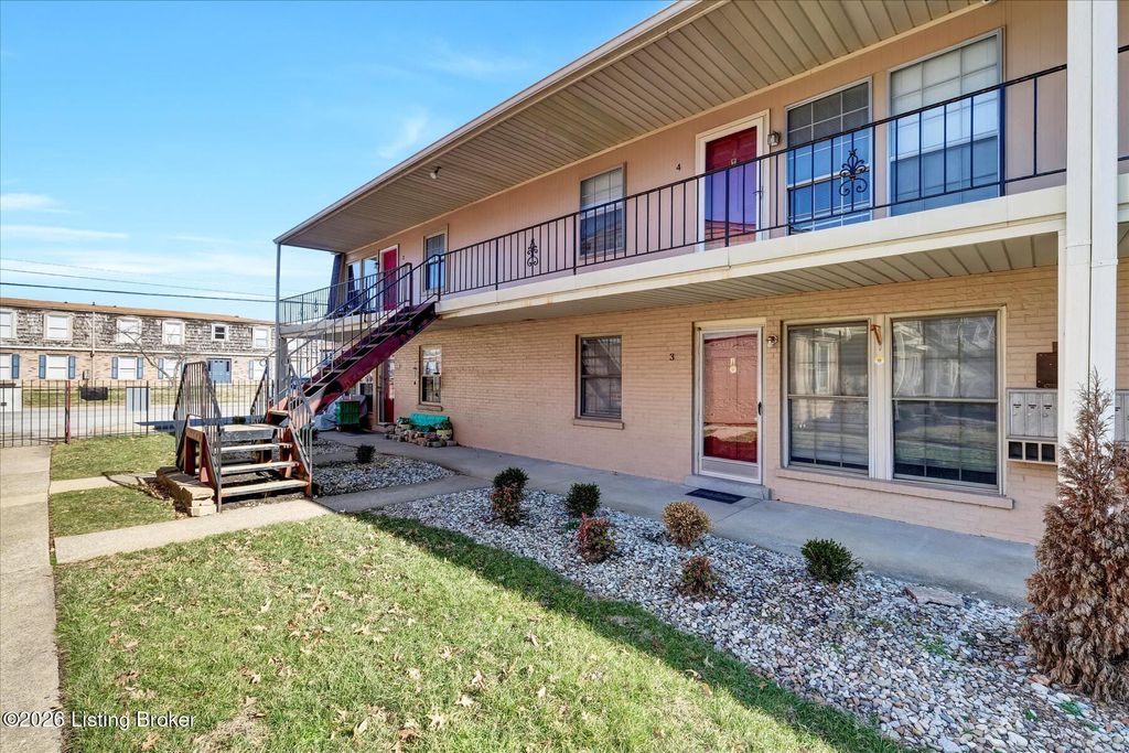 Photo of 1962 Goldsmith Ln #APT 3, Louisville, KY 40218 (MLS # 1718431)