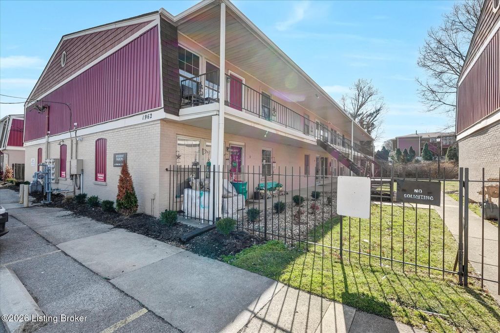 Photo of 1962 Goldsmith Ln #APT 3, Louisville, KY 40218 (MLS # 1718431)