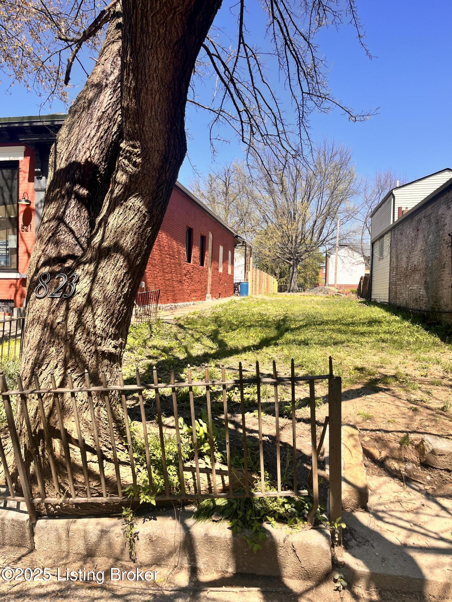 823 E Chestnut St, Louisville, Kentucky image 2