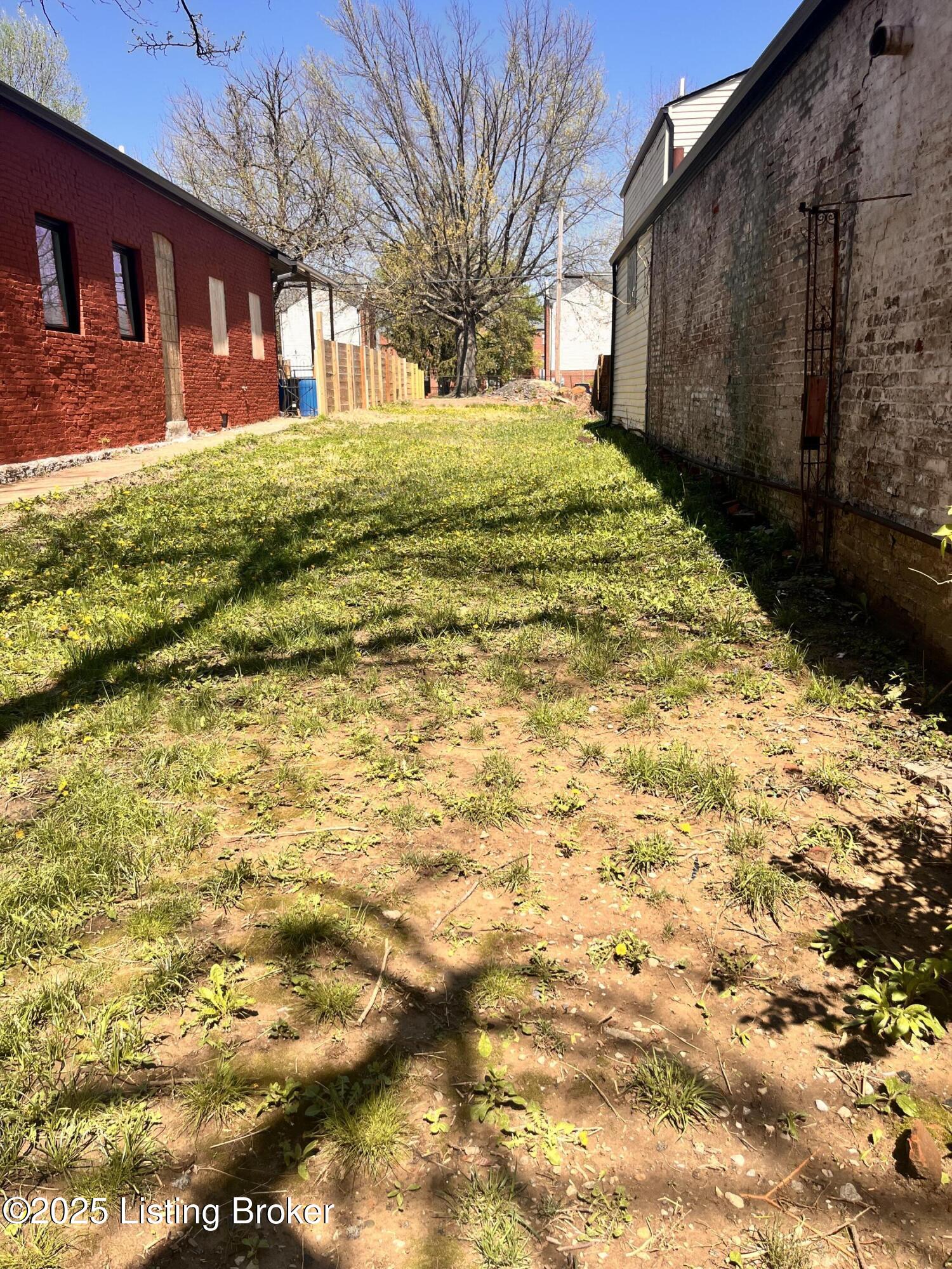 823 E Chestnut St, Louisville, Kentucky image 3