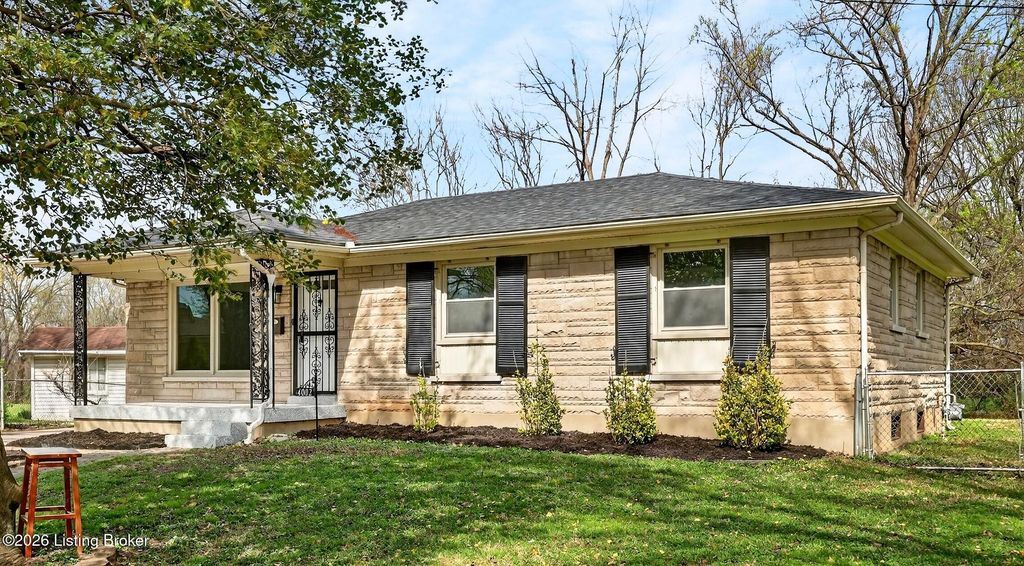 Photo of 4002 Dover Ct, Louisville, KY 40216 (MLS # 1713025)