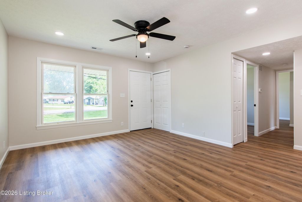 Photo of 389 Hillview Blvd, Louisville, KY 40229 (MLS # 1716319)