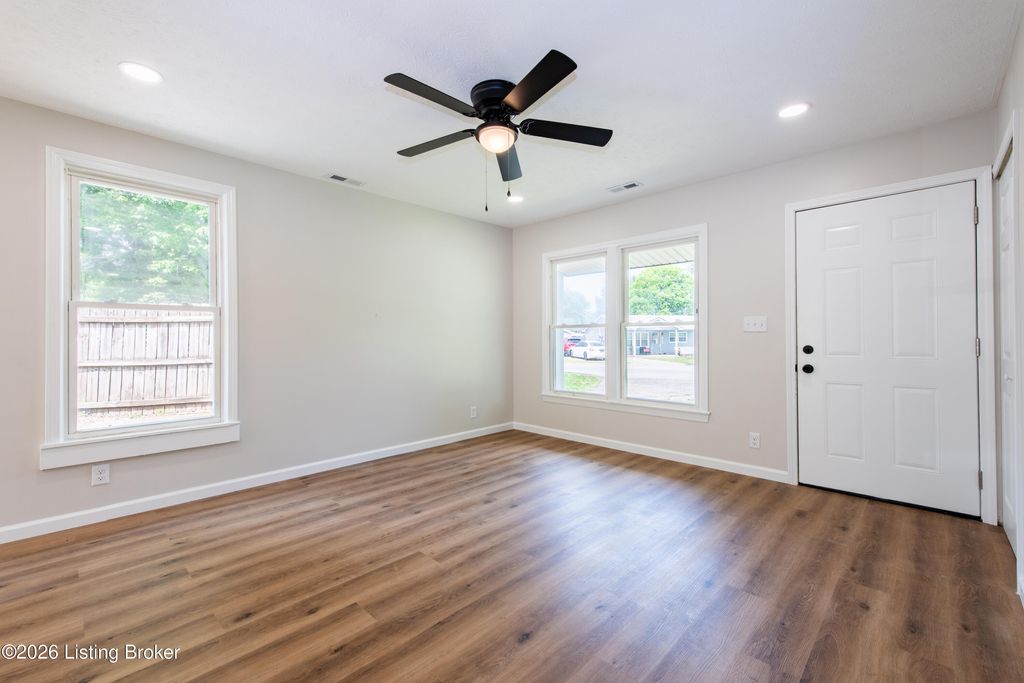 Photo of 389 Hillview Blvd, Louisville, KY 40229 (MLS # 1716319)