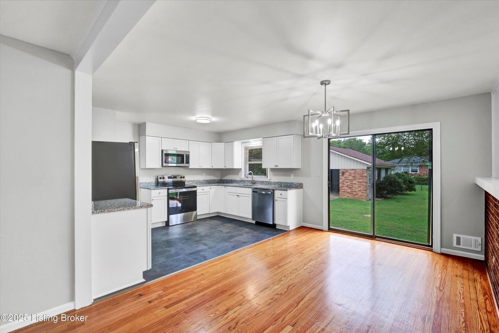 Photo of 3124 Marlin Rd, Louisville, KY 40220 (MLS # 1696094)