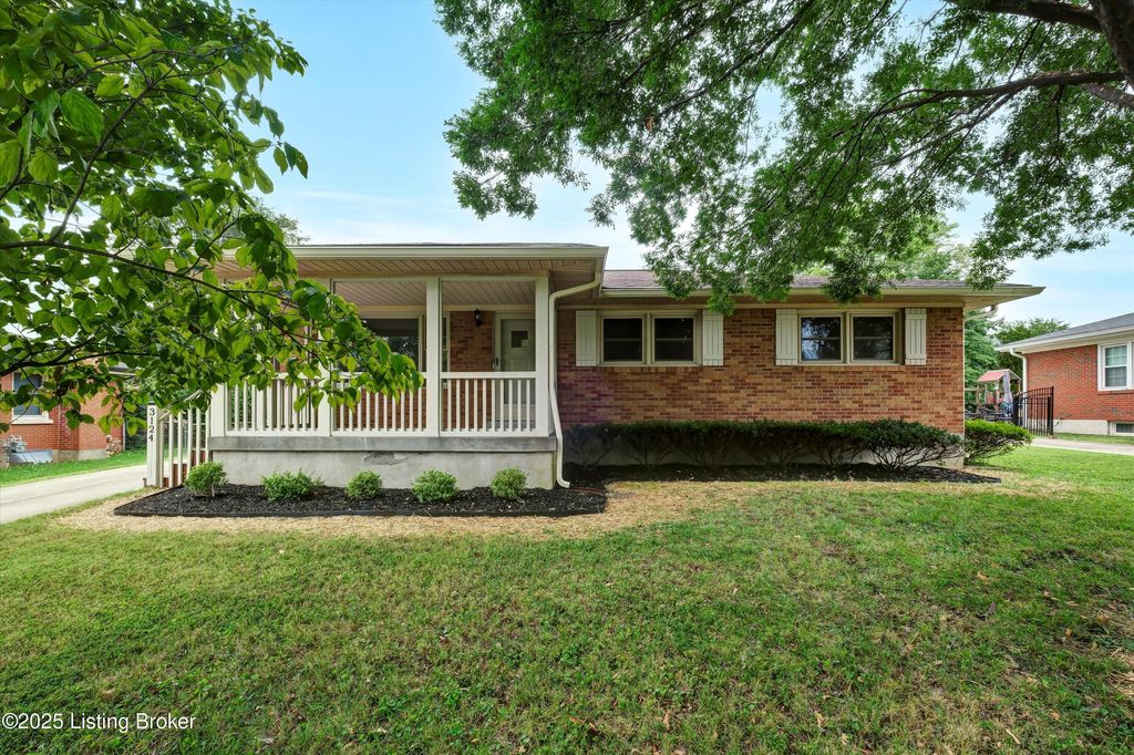 Photo of 3124 Marlin Rd, Louisville, KY 40220 (MLS # 1696094)