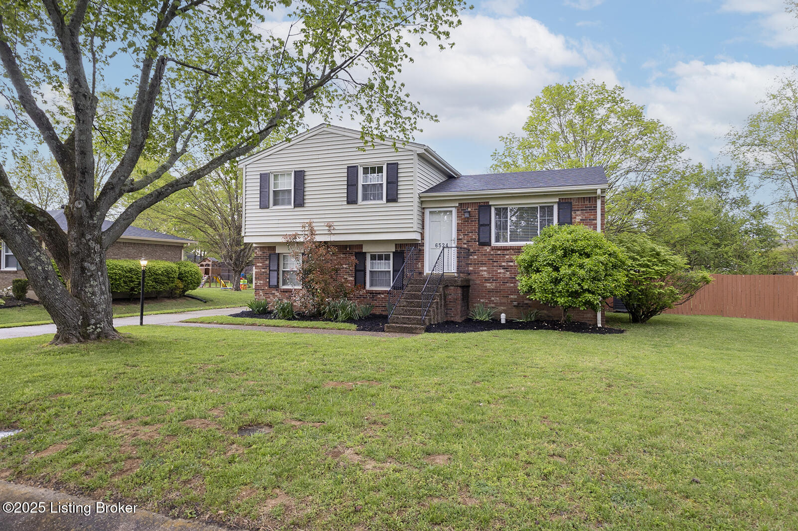 6524 Manassas Dr, Pewee Valley, Kentucky image 2