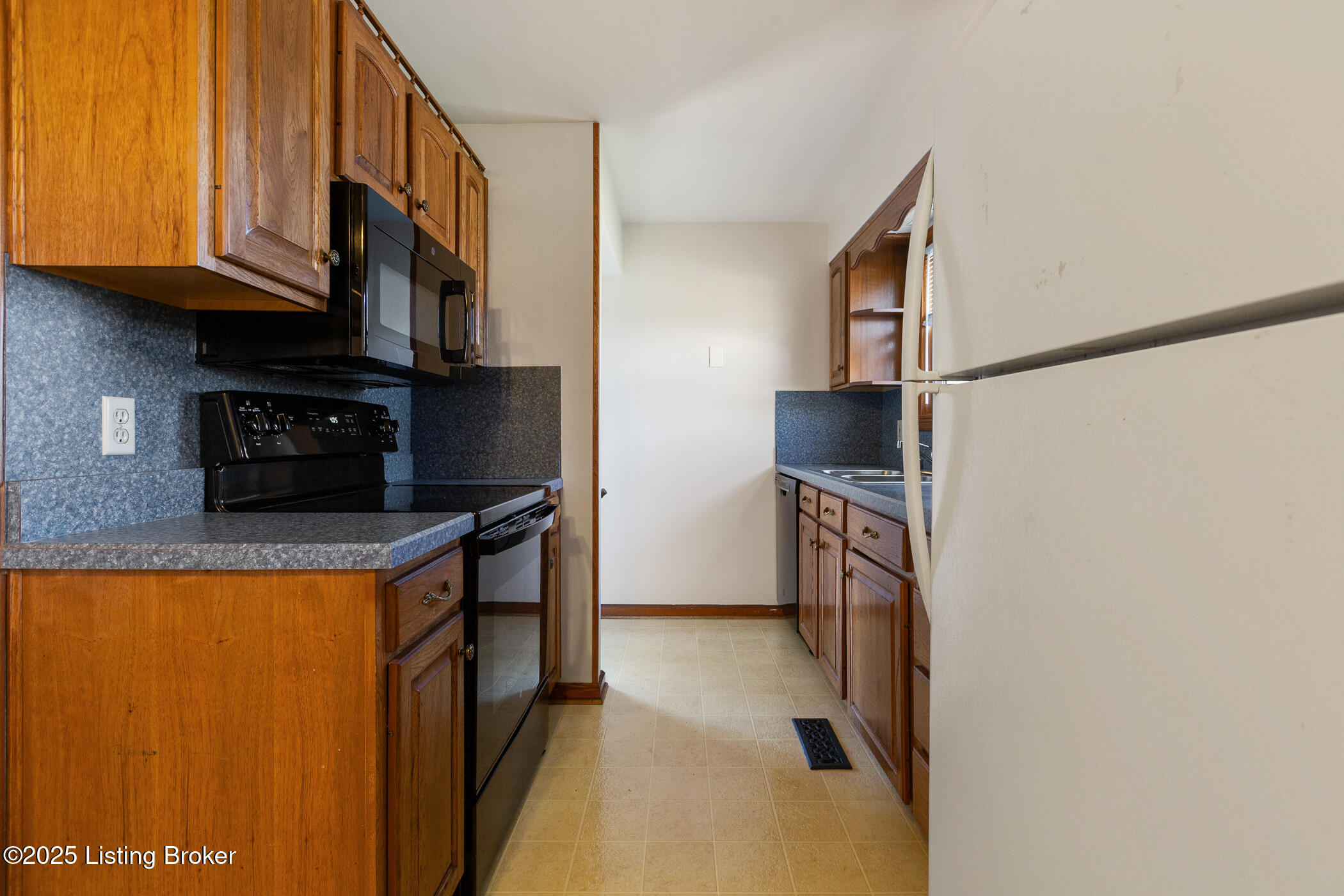 3232 Elane Dr, Louisville, Kentucky image 6