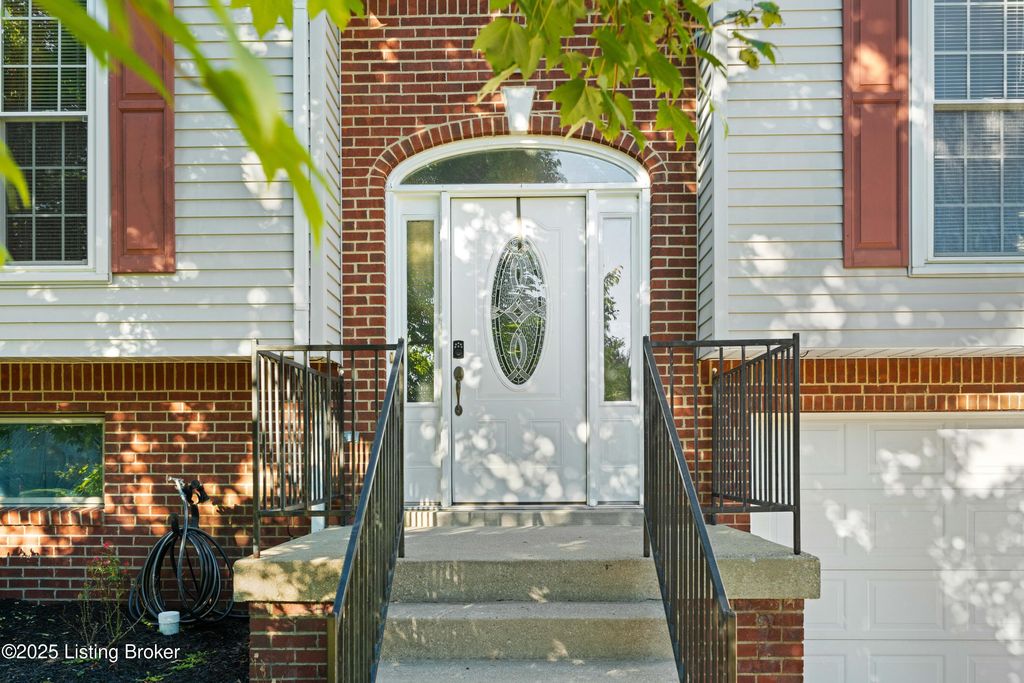 Photo of 36 N Northcountry Dr, Shelbyville, KY 40065 (MLS # 1700590)