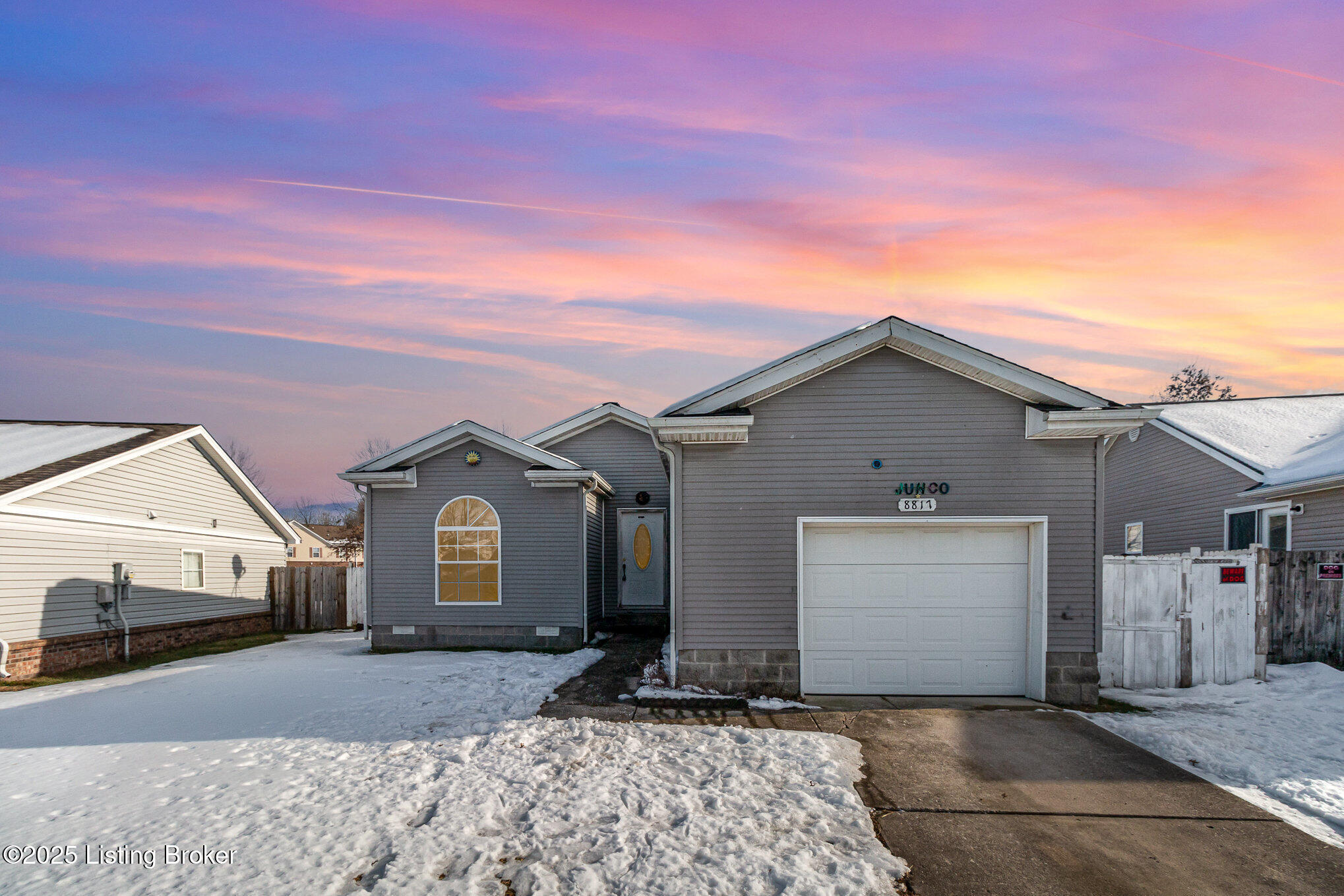 8817 Woodpointe Blvd, Louisville, Kentucky image 1