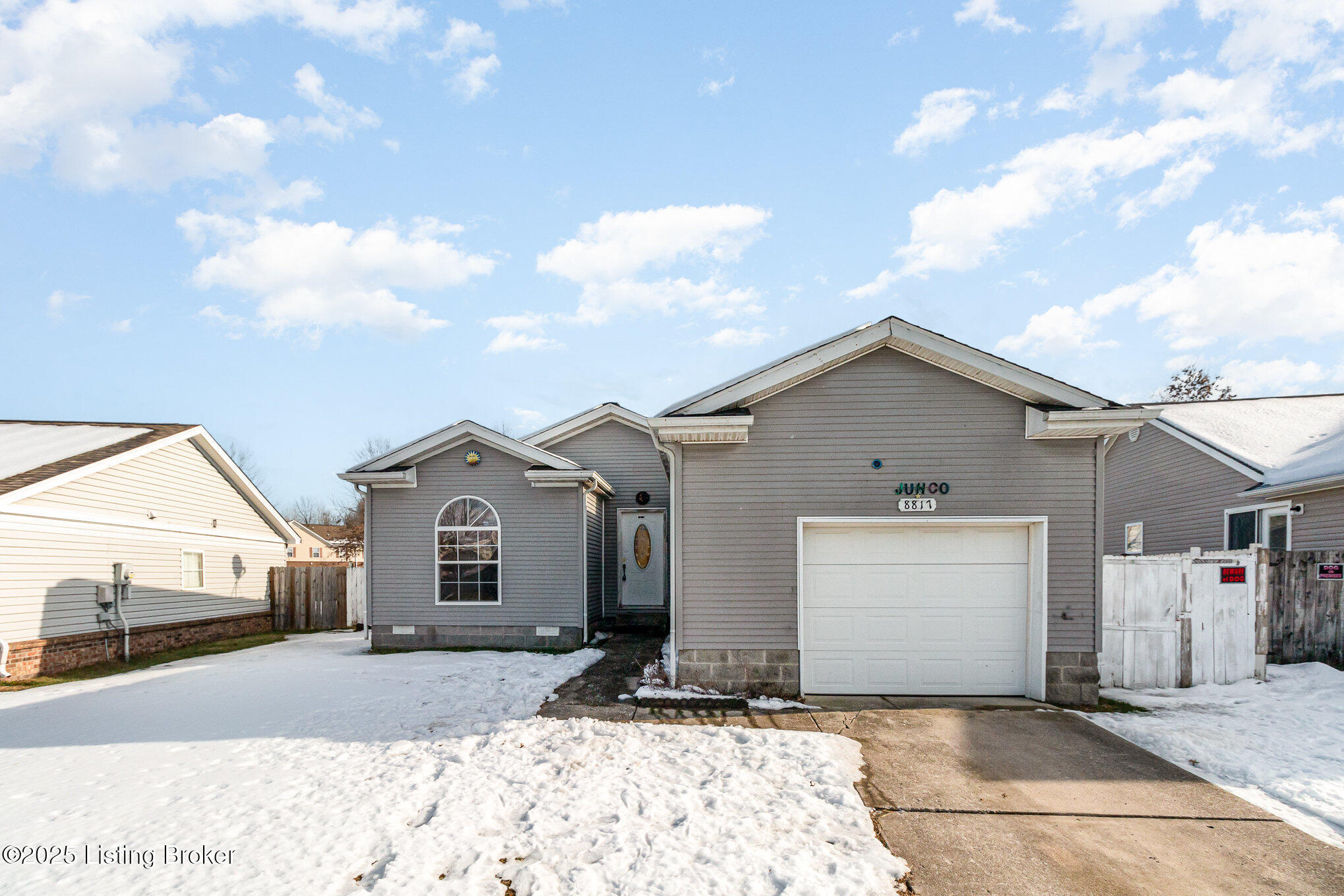 8817 Woodpointe Blvd, Louisville, Kentucky image 4