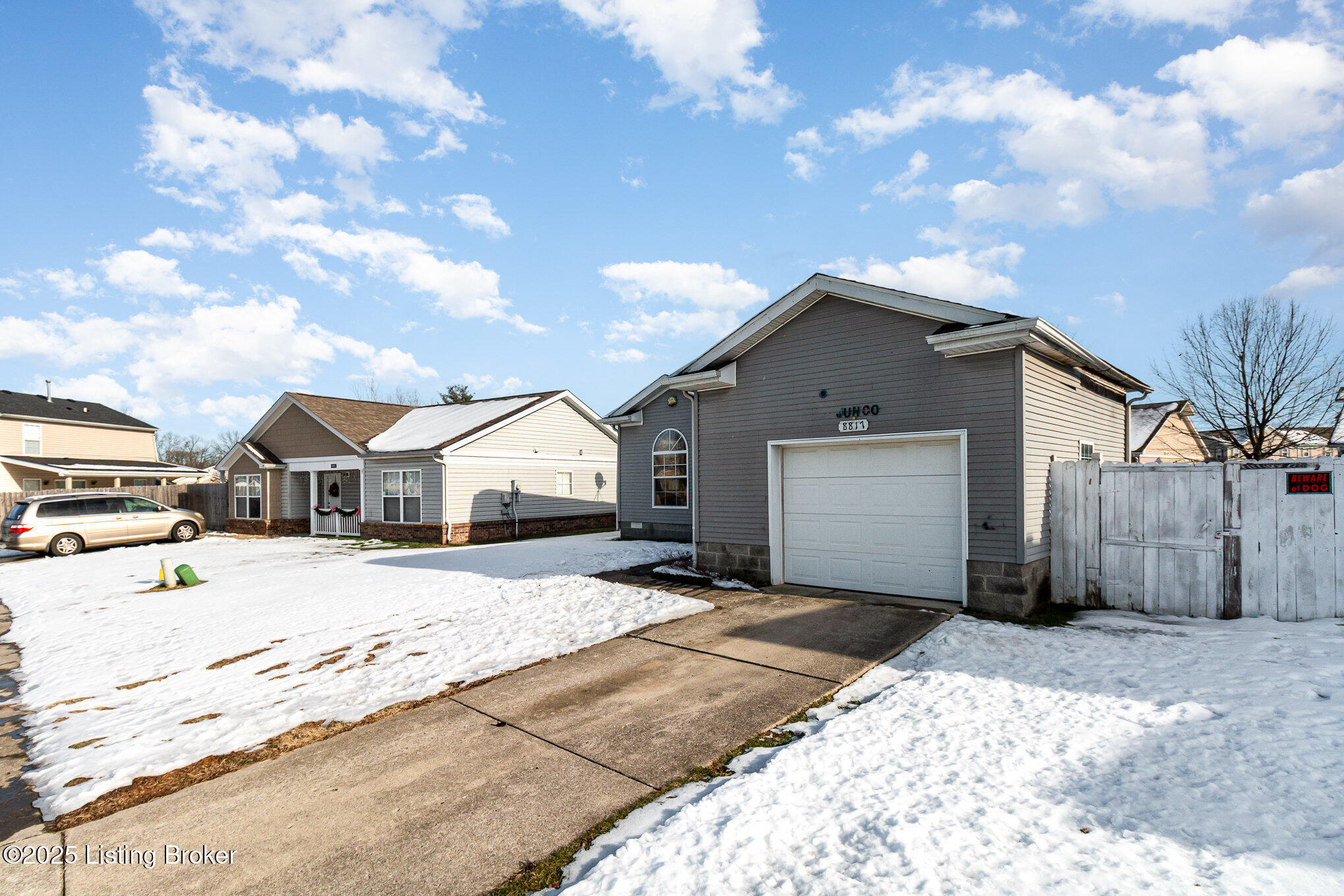8817 Woodpointe Blvd, Louisville, Kentucky image 3