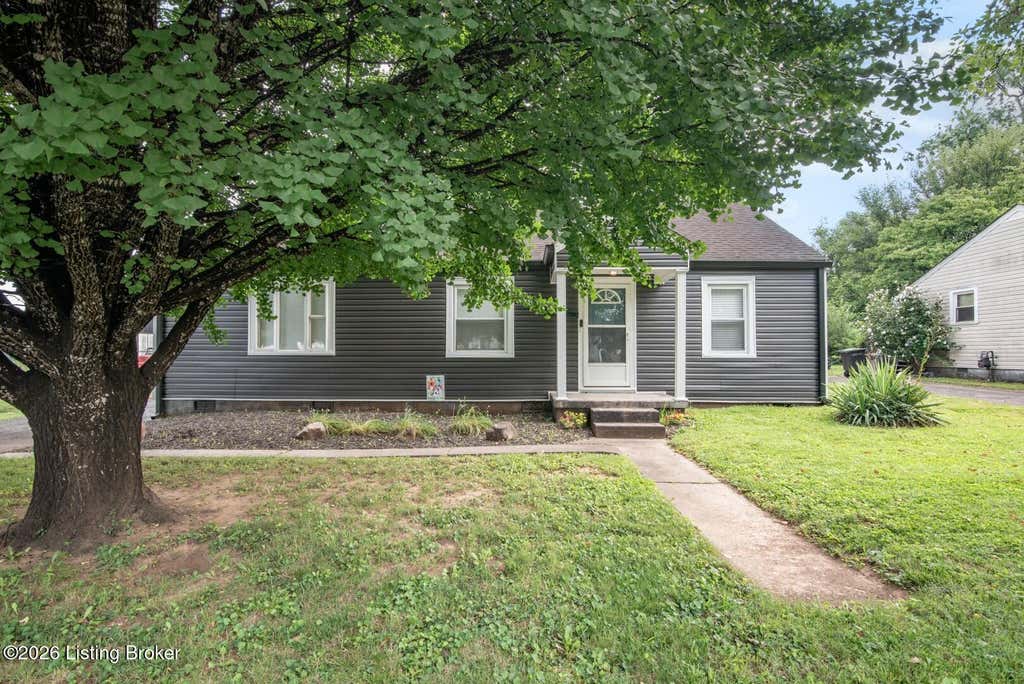 Photo of 830 Bartley Ave, Bardstown, KY 40004 (MLS # 1722144)