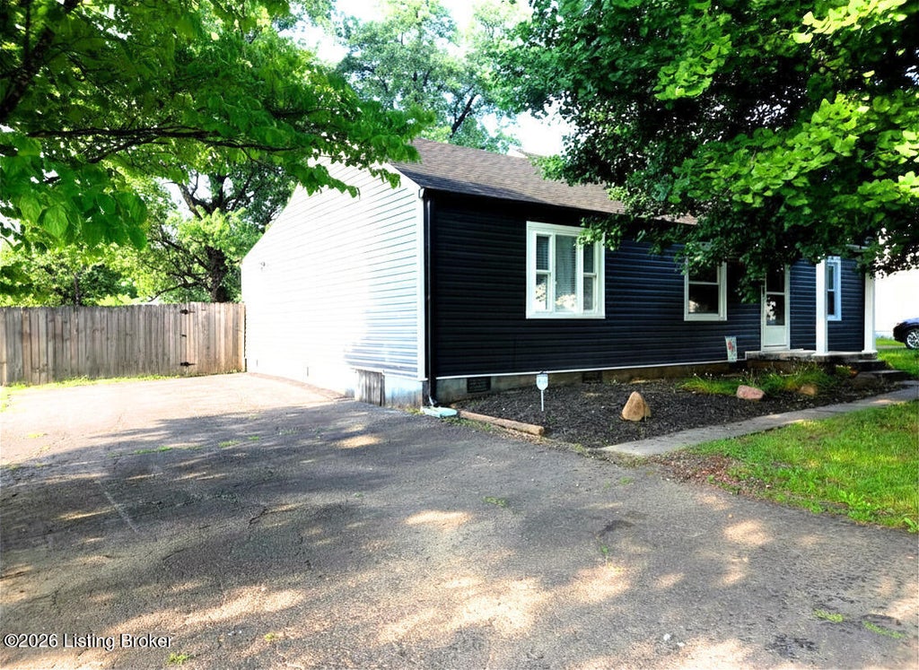 Photo of 830 Bartley Ave, Bardstown, KY 40004 (MLS # 1722144)