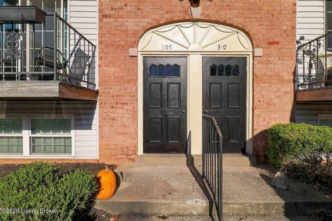 Photo of 308 Chanel Ct #APT 2, Louisville, KY 40218 (MLS # 1732572)