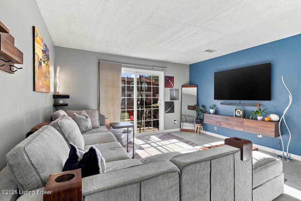 Photo of 308 Chanel Ct #APT 2, Louisville, KY 40218 (MLS # 1732572)