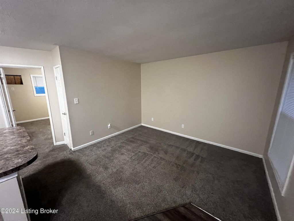 Photo of 4220 Flintlock Dr #10, Louisville, KY 40216 (MLS # 1704734)