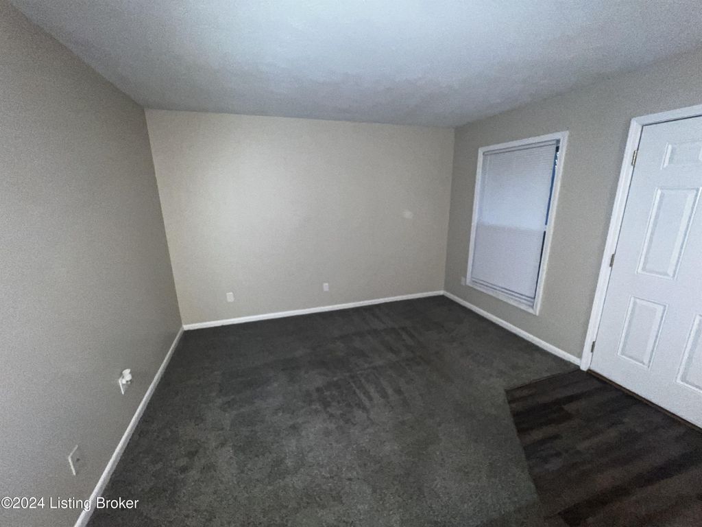 Photo of 4220 Flintlock Dr #10, Louisville, KY 40216 (MLS # 1704734)