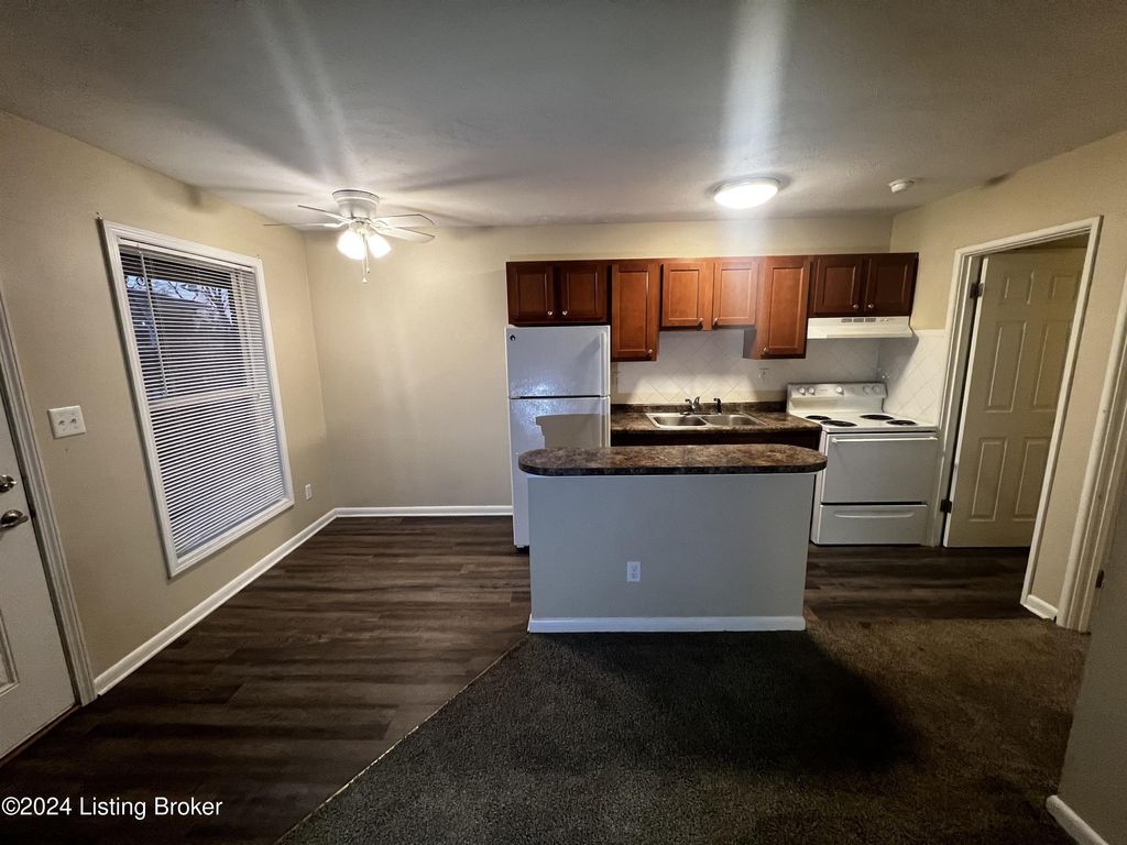 Photo of 4220 Flintlock Dr #10, Louisville, KY 40216 (MLS # 1704734)