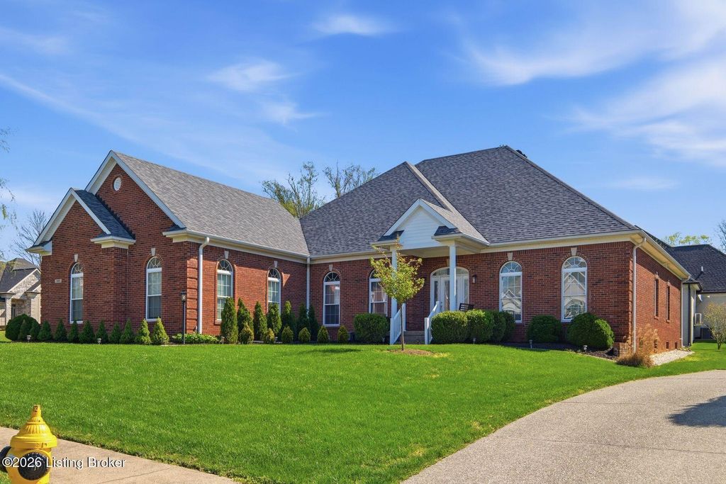 Photo of 305 Gablewood Cir, Louisville, KY 40245 (MLS # 1714763)