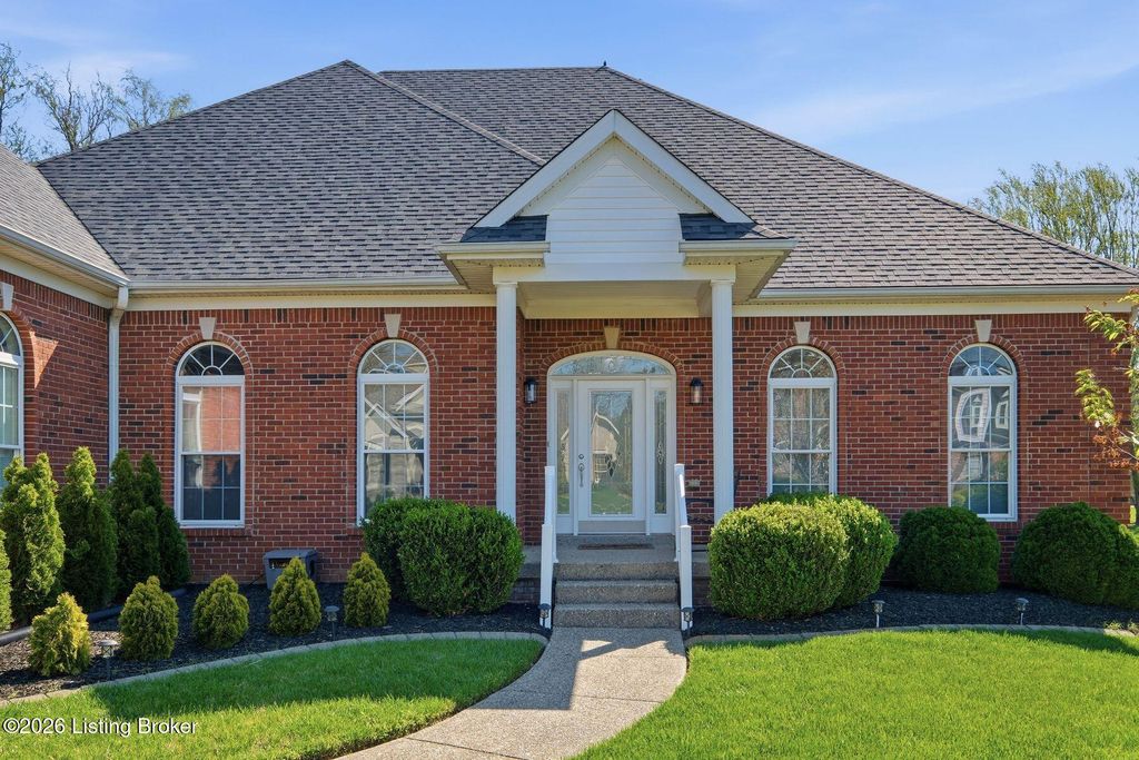 Photo of 305 Gablewood Cir, Louisville, KY 40245 (MLS # 1714763)