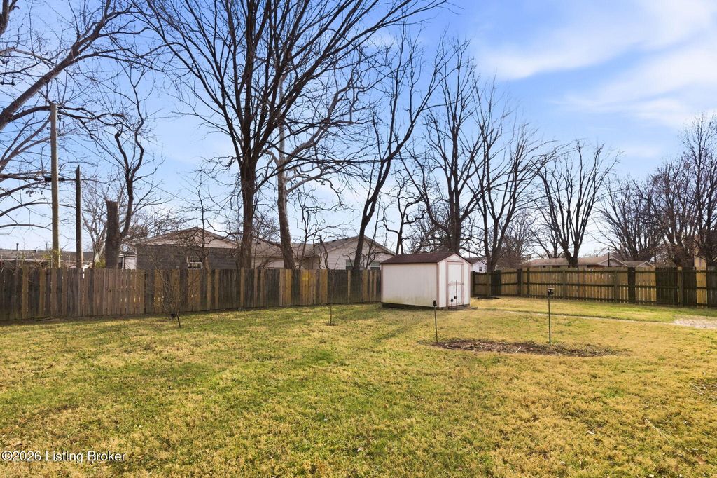 Photo of 3147 Lafollette Dr, Jeffersontown, KY 40299 (MLS # 1710345)
