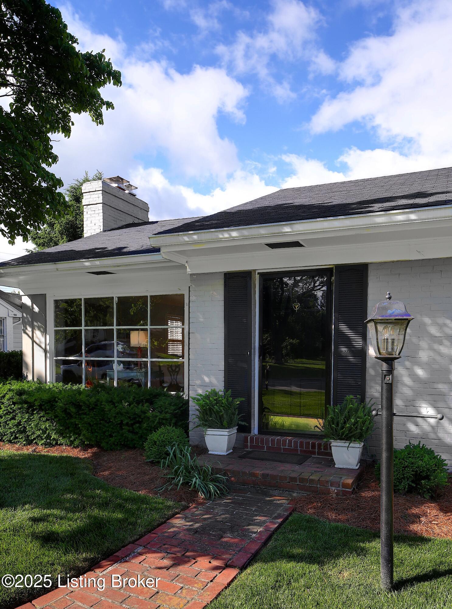 104 Spruce Ln, Louisville, Kentucky image 3