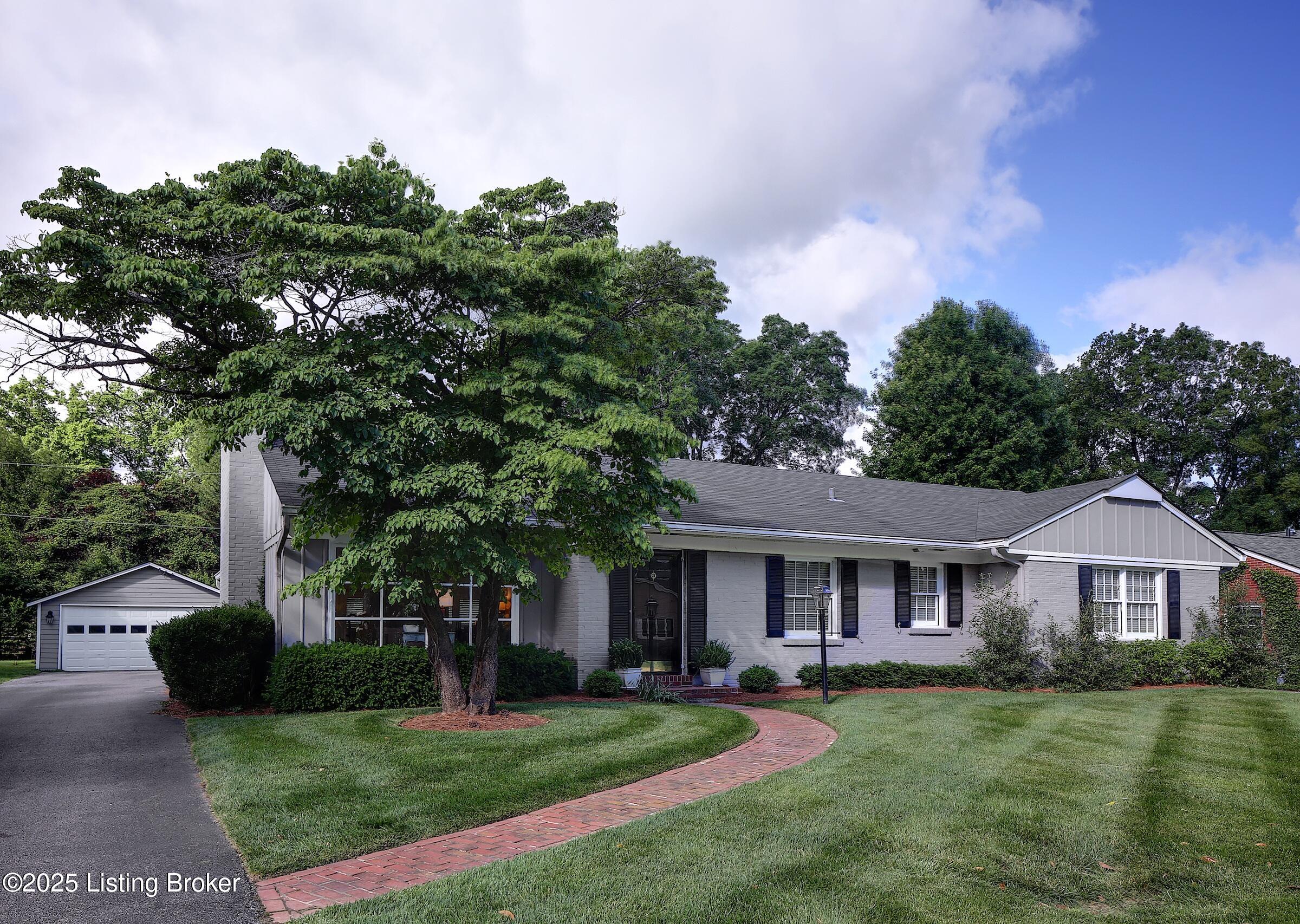 104 Spruce Ln, Louisville, Kentucky image 1