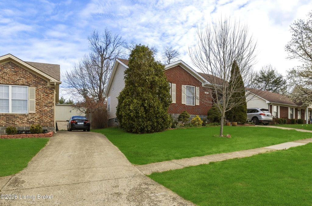 Photo of 109 Tex Ave, Louisville, KY 40118 (MLS # 1712194)