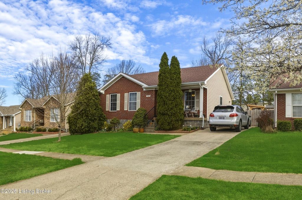 Photo of 109 Tex Ave, Louisville, KY 40118 (MLS # 1712194)