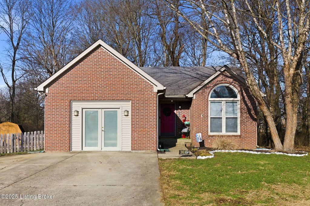 Photo of 3015 Twilight Ave, Shelbyville, KY 40065 (MLS # 1705904)