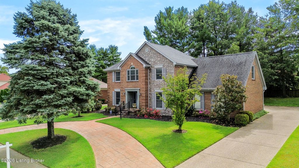 Photo of 9104 Linn Station Rd, Louisville, KY 40222 (MLS # 1713333)