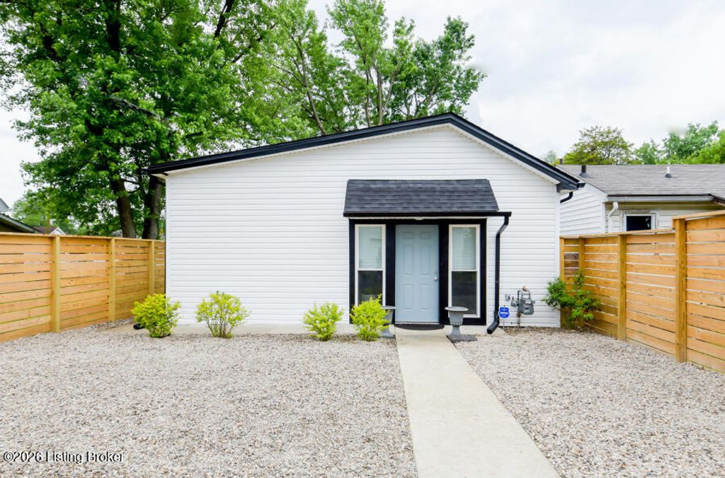 Photo of 3918 Pflanz Ave, Louisville, KY 40212 (MLS # 1717590)