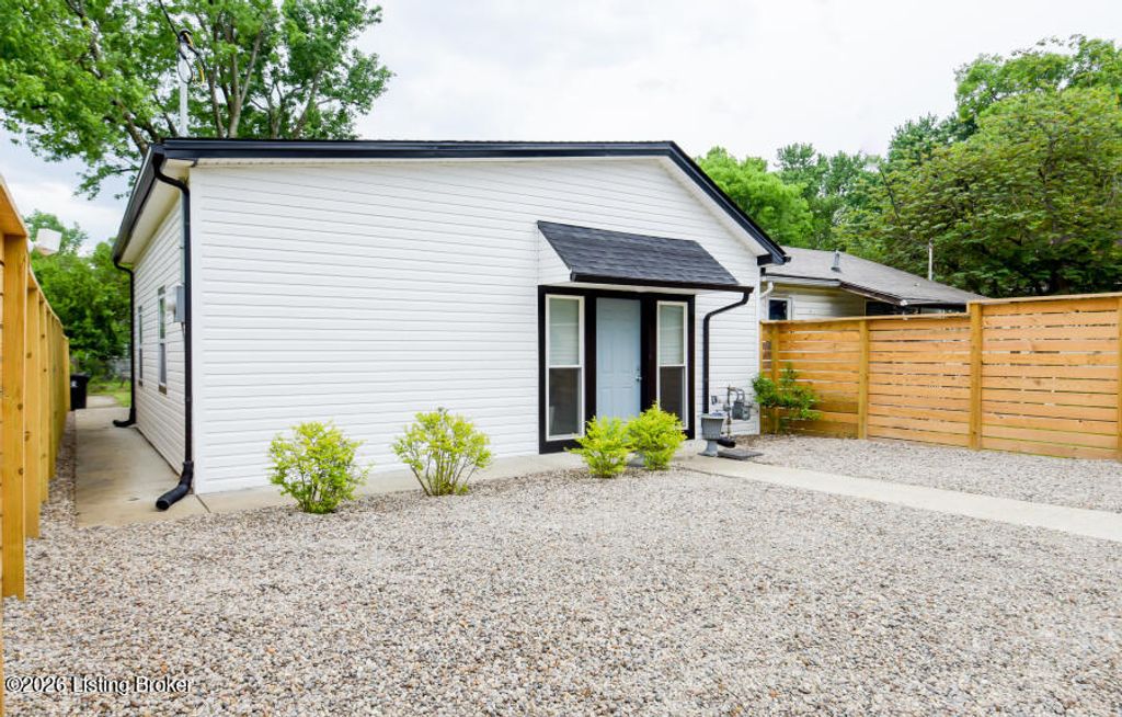 Photo of 3918 Pflanz Ave, Louisville, KY 40212 (MLS # 1717590)