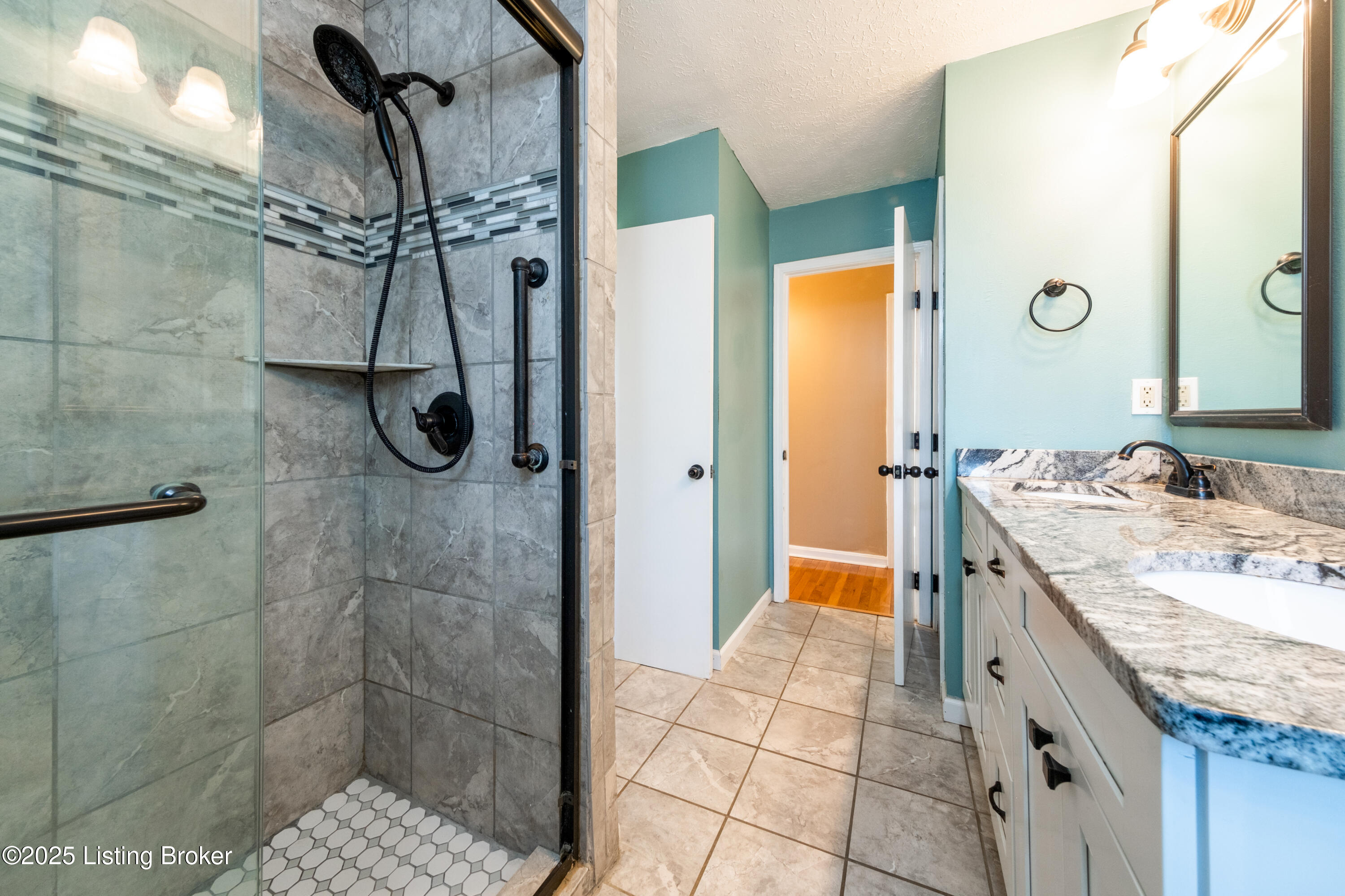 216 Shakeland Dr, Louisville, Kentucky image 36