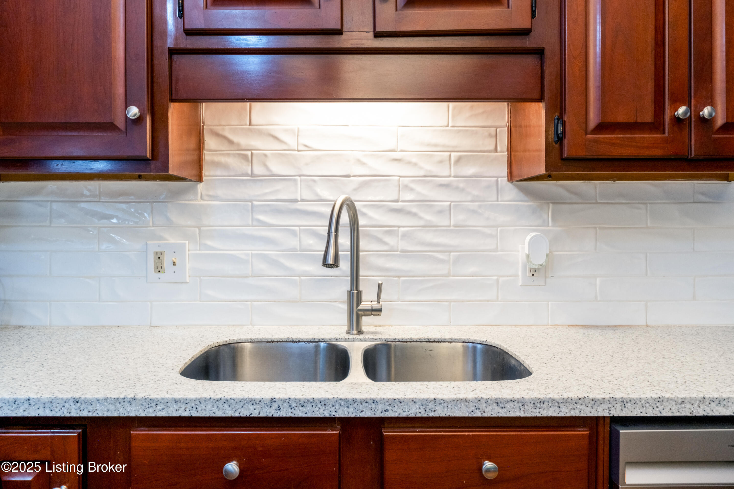 216 Shakeland Dr, Louisville, Kentucky image 27