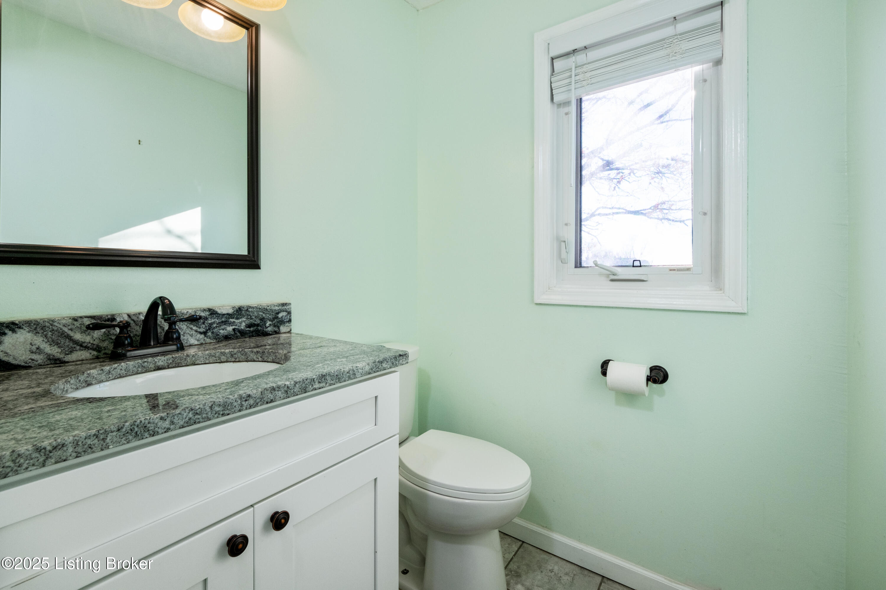 216 Shakeland Dr, Louisville, Kentucky image 17