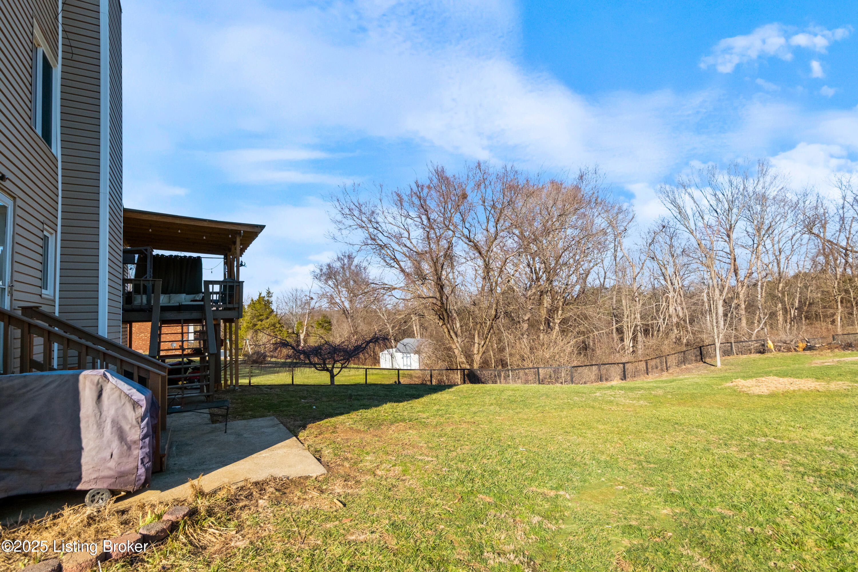 216 Shakeland Dr, Louisville, Kentucky image 2