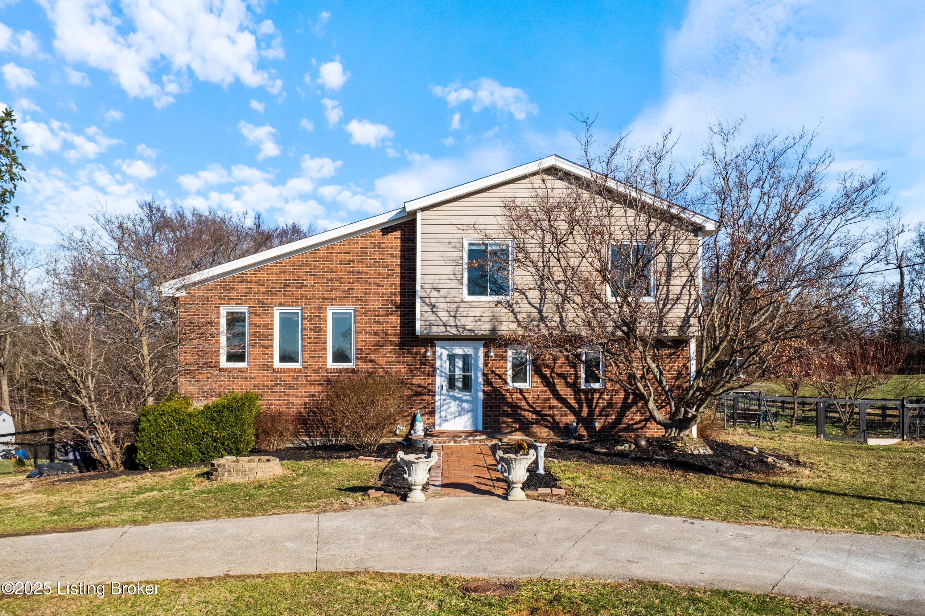 216 Shakeland Dr, Louisville, Kentucky image 1