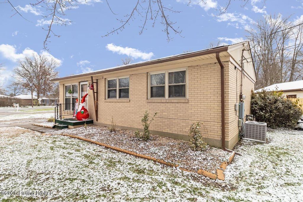 Photo of 1030 Meadow Hill Rd, Louisville, KY 40219 (MLS # 1705100)