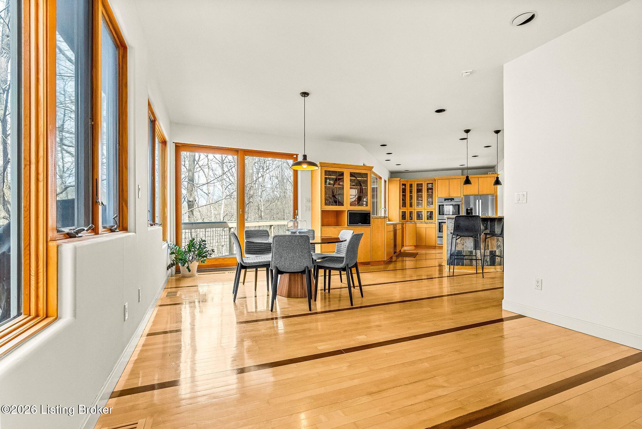 Prospect, Kentucky, 40059, United States, 4 Bedrooms Bedrooms, ,7 BathroomsBathrooms,Residential,Active,2034695