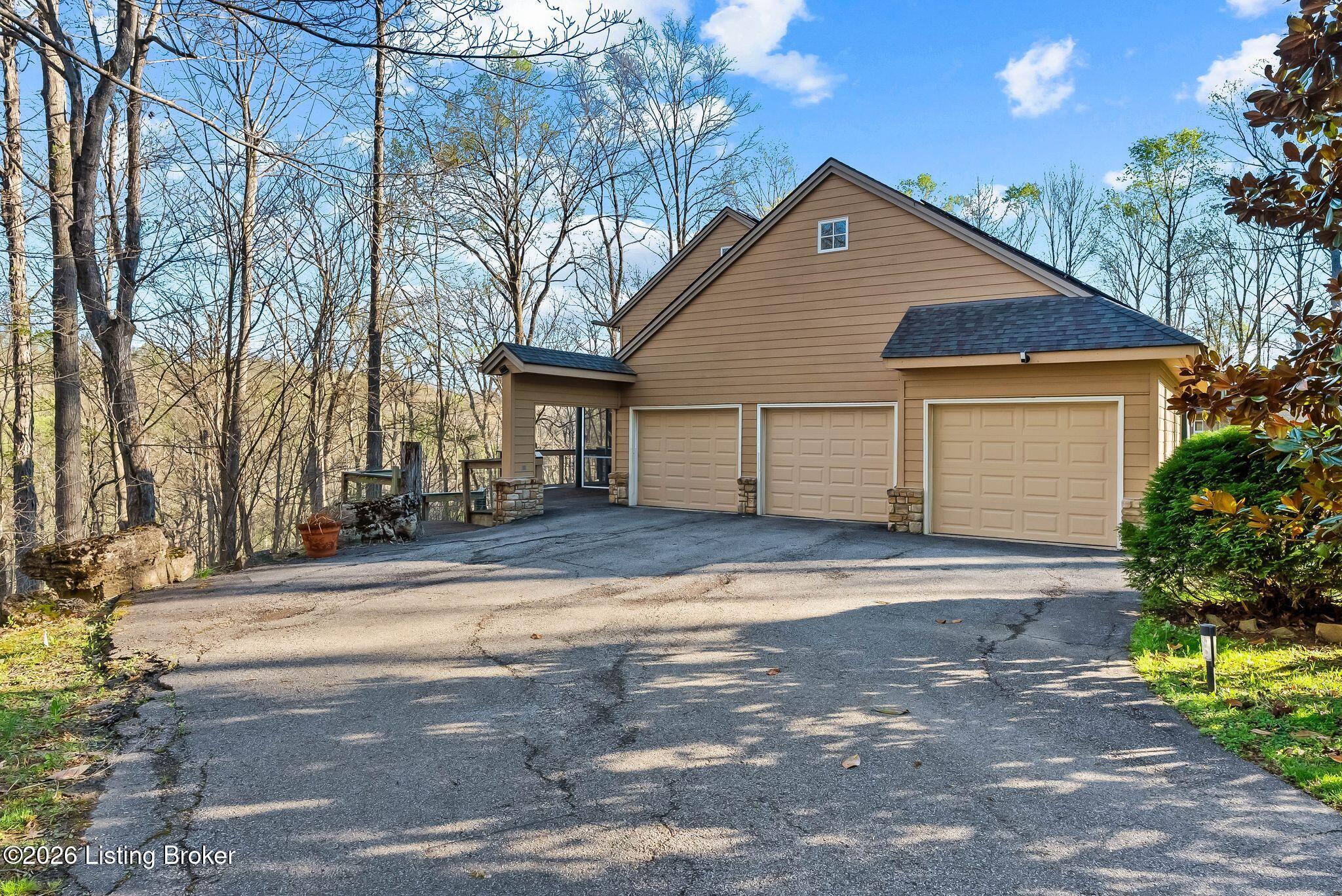 Prospect, Kentucky, 40059, United States, 4 Bedrooms Bedrooms, ,7 BathroomsBathrooms,Residential,Active,2034695