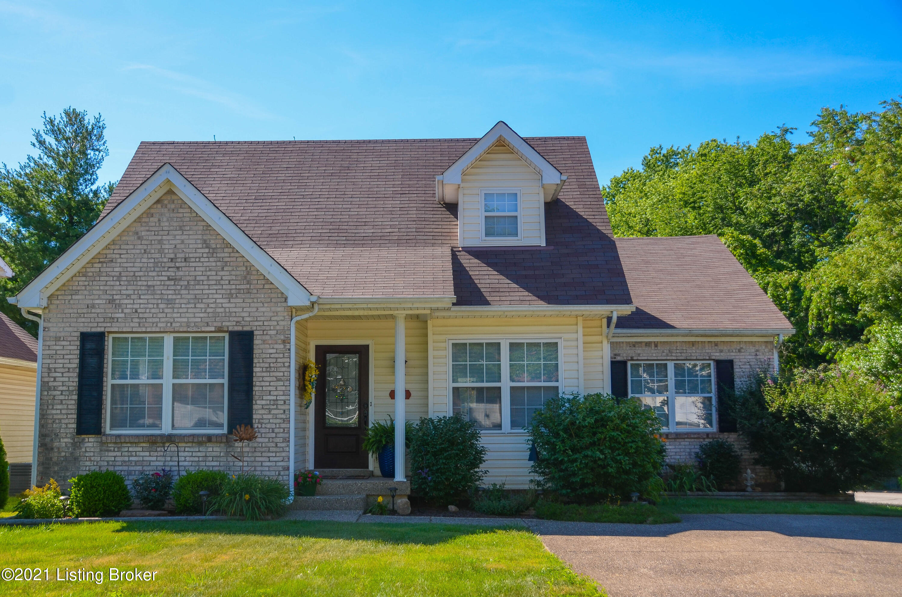 Photo 1 of 42 — 11004 Bay Run Dr, Louisville, KY 40245