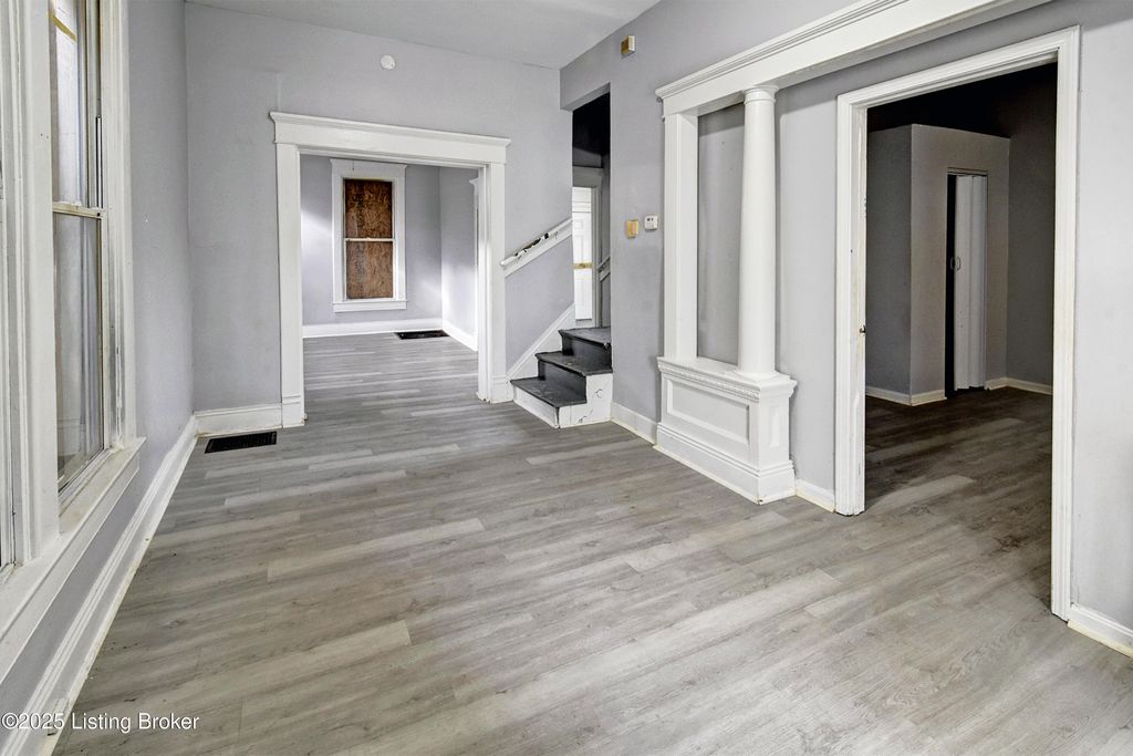 Photo of 646 S 35th St, Louisville, KY 40211 (MLS # 1705753)