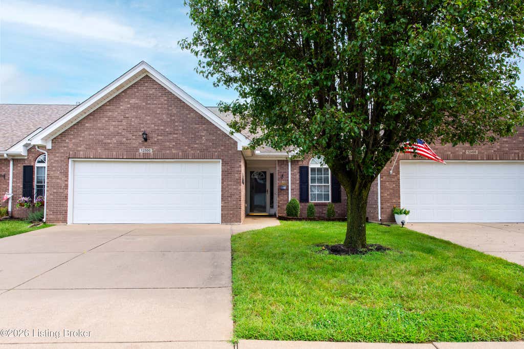 Photo of 12500 Spring Falls Ct, Louisville, KY 40229 (MLS # 1726500)