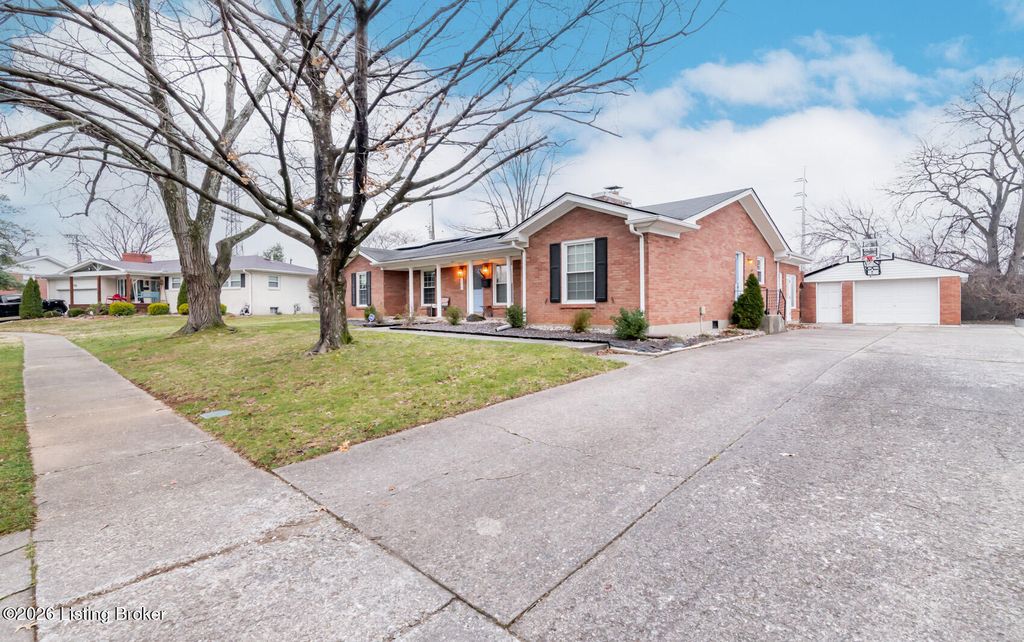 Photo of 4019 Blossomwood Dr, Louisville, KY 40220 (MLS # 1706573)