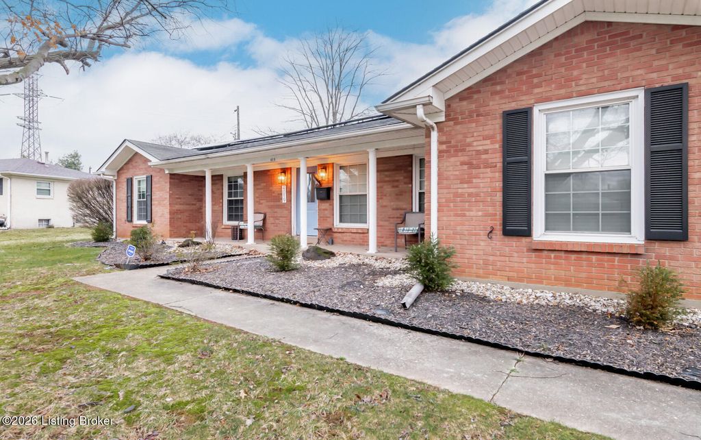 Photo of 4019 Blossomwood Dr, Louisville, KY 40220 (MLS # 1706573)